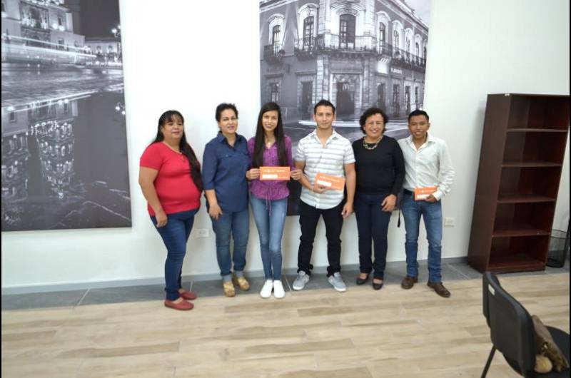 Entrega de Becas a Estudiantes